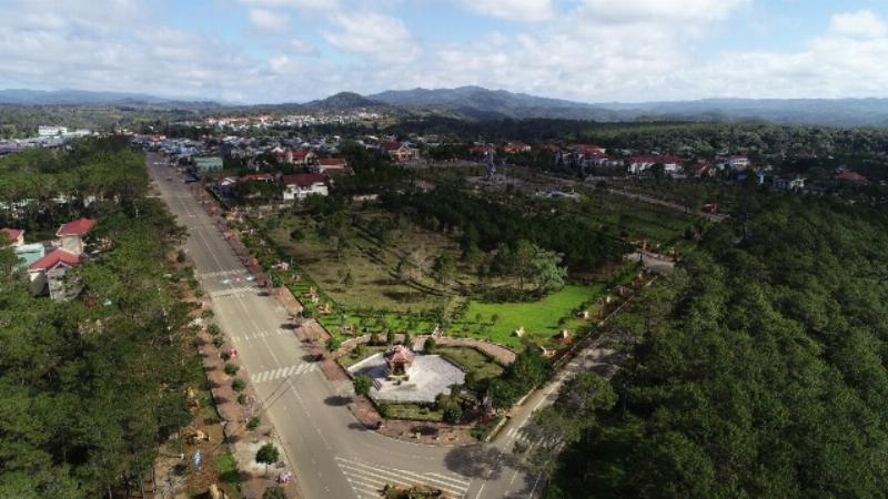 Hình ảnh toàn cảnh Măng Đen nhìn từ trên cao, thị trấn du lịch Măng Đen thuộc tỉnh Kon Tum